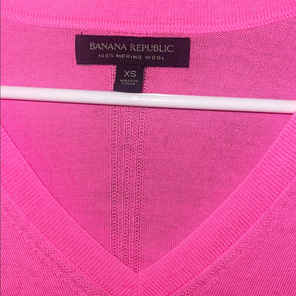 Banana Republic NWOT Bubblegum Pink Sweater 100% Merino Wool size XS - Picture 2 of 4
